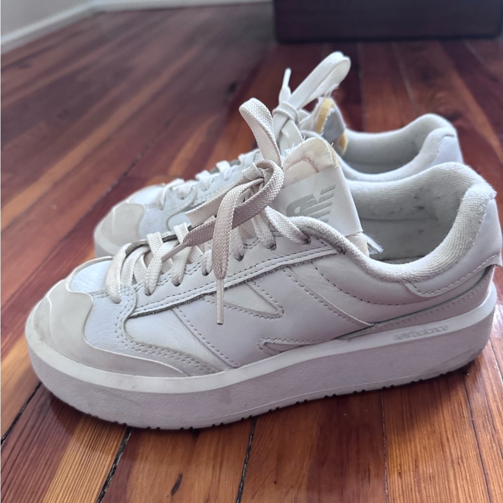 New Balance GT302 White sneakers. Women’s size 7